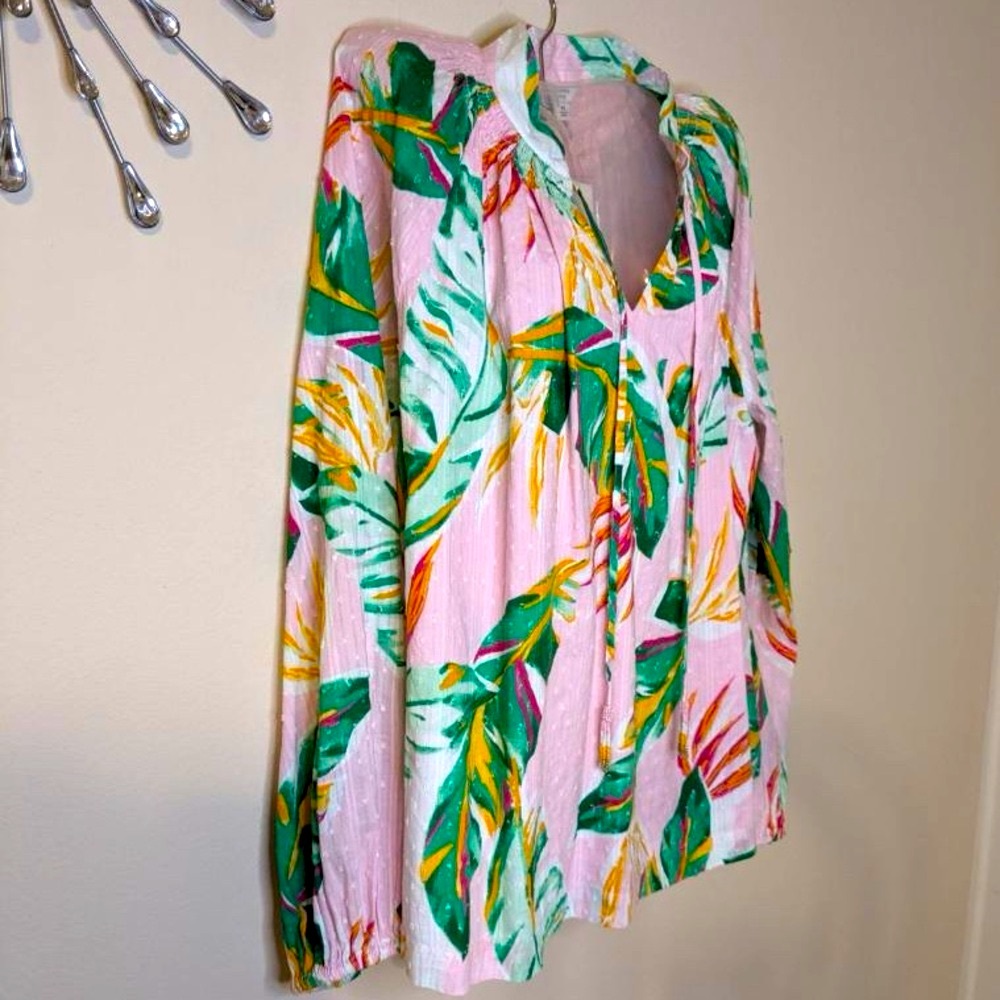 PREPPY FULLY LINED CROWN & IVY PINK PALM LONG SLEEVE TOP SIZE M NWT